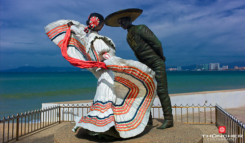 leica beach statue landscape mexico dancing turquoise scenic azure rangefinder pacificocean tropical fullframe fx señorita waterscape m9 señor puertovallerta summicron35mmf2asph leicam9 agm9
