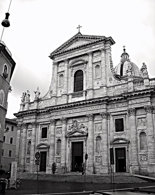 San Giovanni dei Fiorentini Church in Rome - Front (1734; travertine) by Alessandro Galilei - Sculpture by Filippo Della Valle and Pietro Bracci