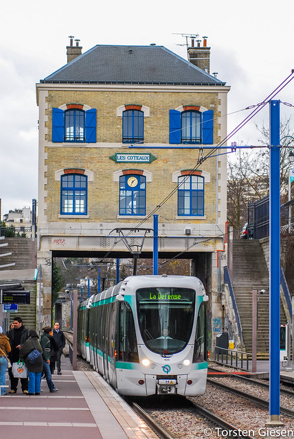 Paris-LesCoteaux_RATP-Ligne_T2_Rame425+423_08012007
