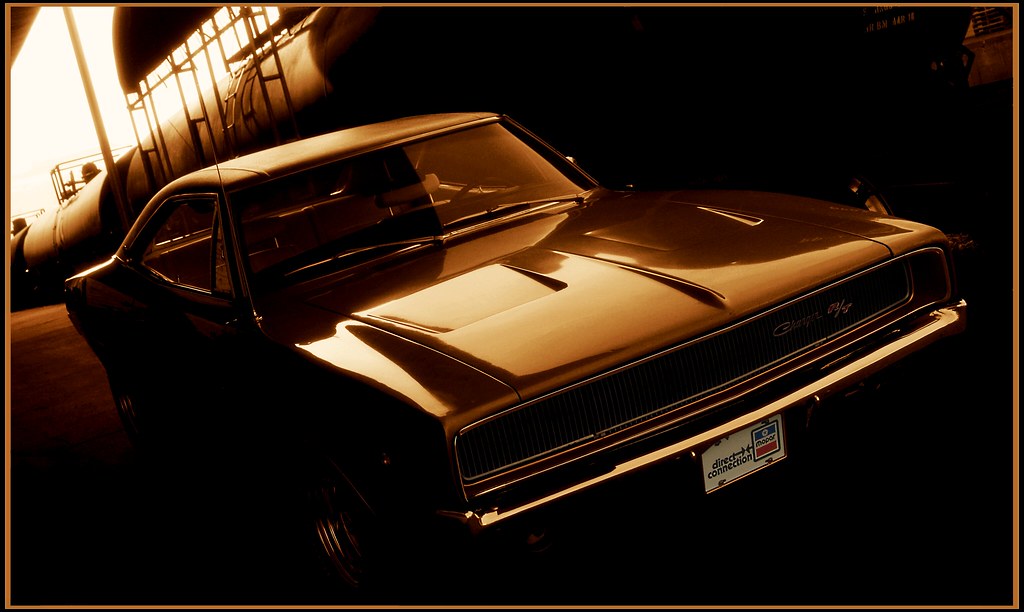 1968 Dodge Charger R/T - Gold.