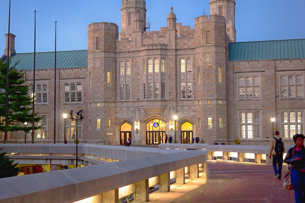 does lehman college require an essay