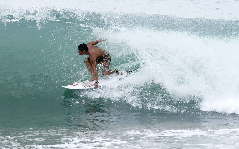 En Puerto Engabao se puede practicar surf.