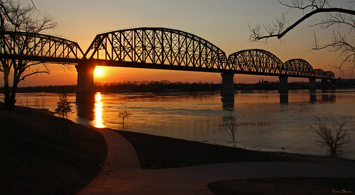 louisville morning sunrise ohio river kentucky big four bridge