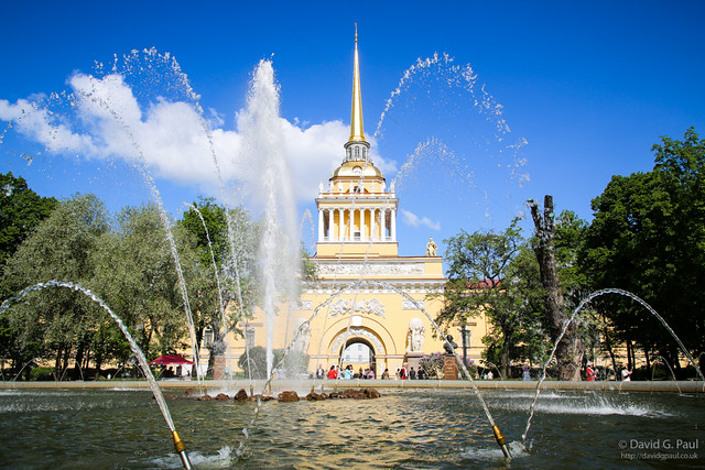 Yellow and white Admiralty building with a fountain in front with multiple jets of water firing in arcs