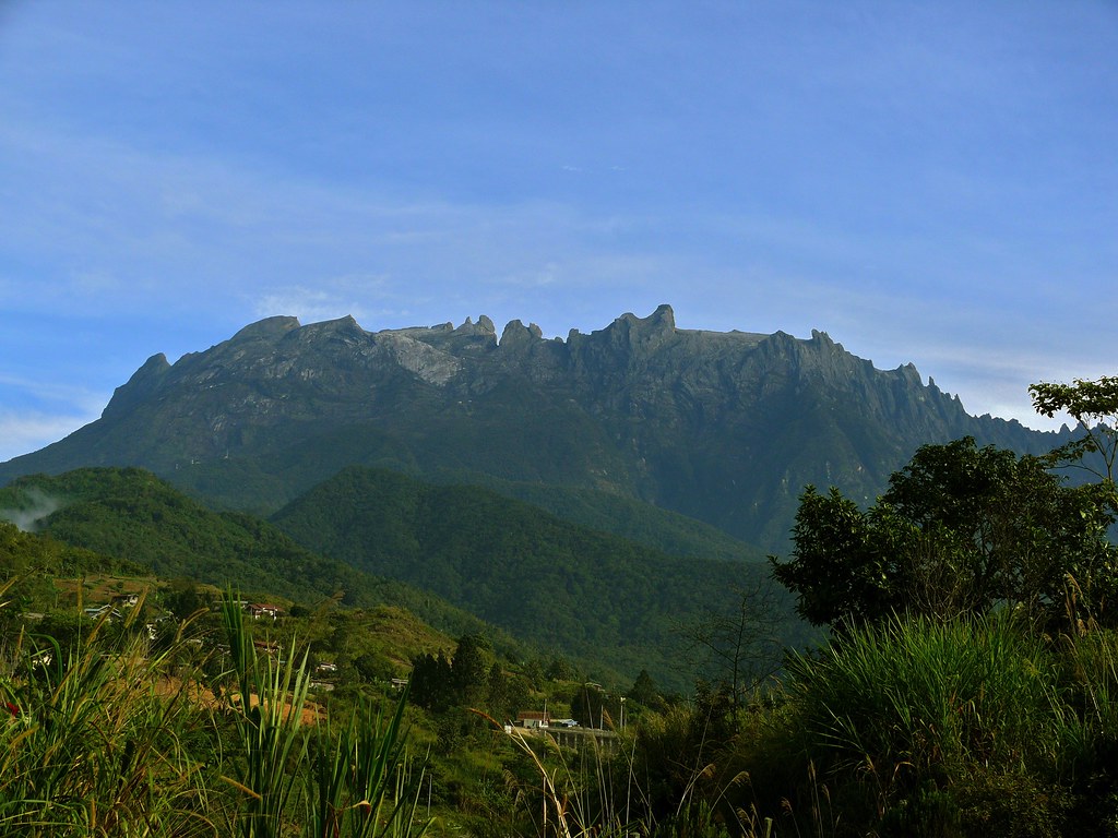 Кинабалу малайзия. Золото Кинабалу. Горный хребет Крокер. Mount Kinabalu.