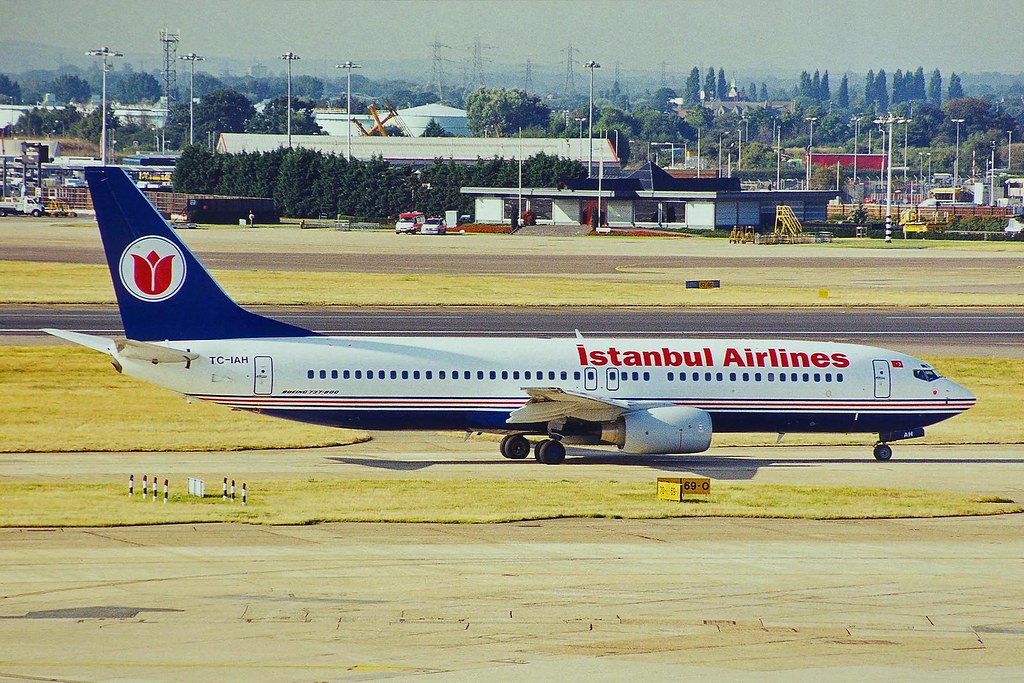 Стамбул airlines. Ra-73786.