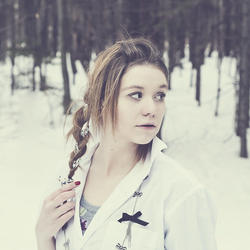 winter portrait woman snow ice girl lady forest women wintertime fille froid forêt