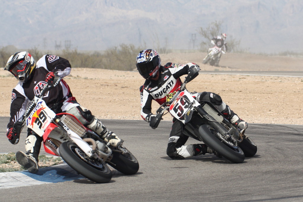Motorcycle racing | Flickr