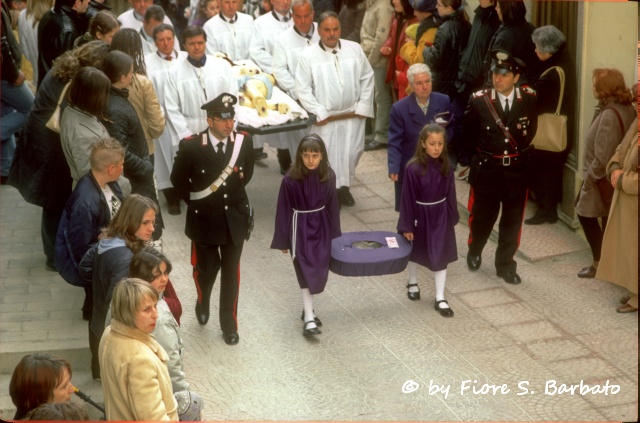 Barile (PZ), 2002, Processione del Venerdì Santo.