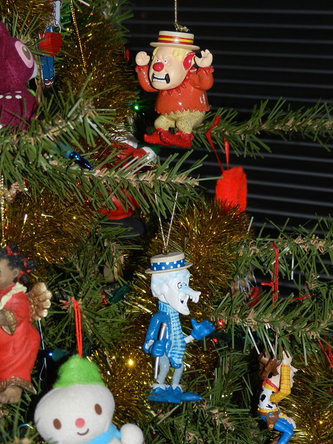 some close-ups of ornaments on my tree!