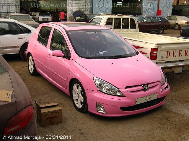 Pink Peugeot 307 !