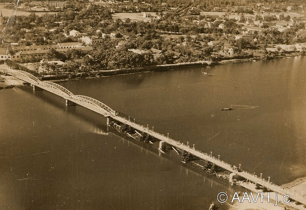 AP1864-Morin-Husson - Hué, 1947 – Première restauration du pont Clemenceau - Cầu Clemenceau sau khi sửa chữa tạm