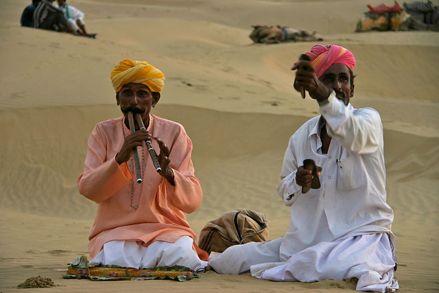 Men play in the desert - Deserto di Thar, Jaisalmer