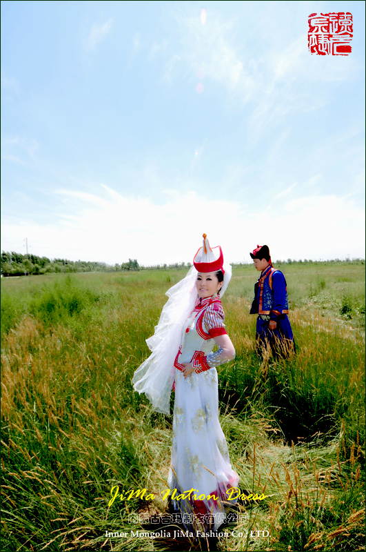 inner-mongolia mongolian young couple wedding photo