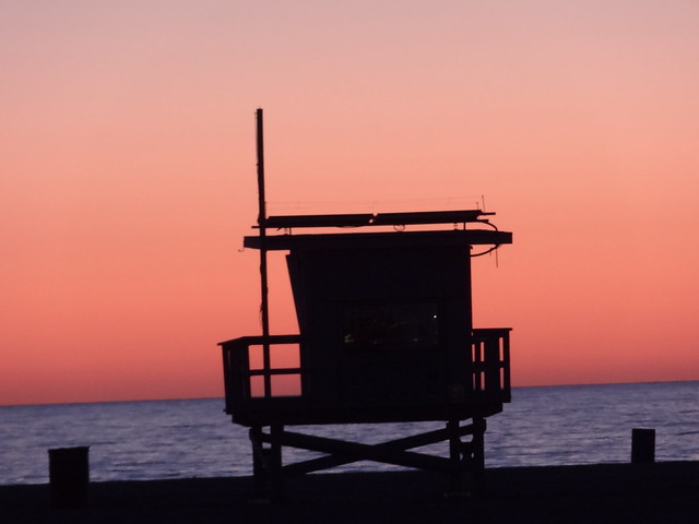 SUNSET LIFEGUARD TOWER VENICE BEACH CALIFORNIA DEC 4, 2011 075