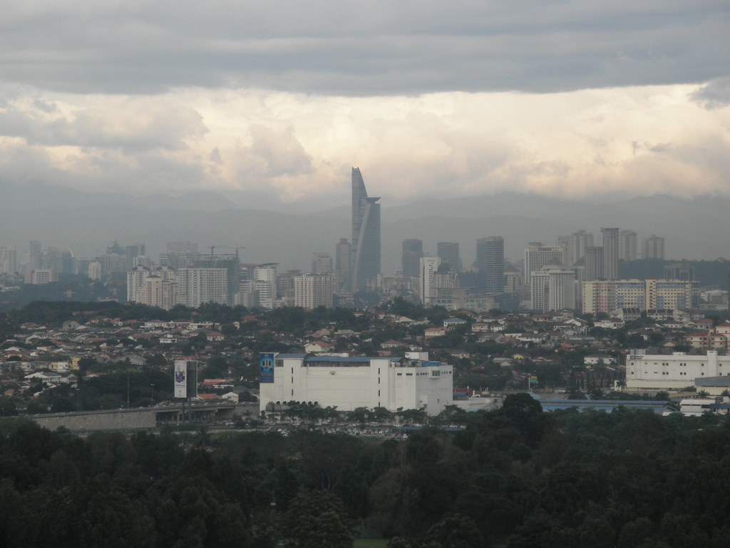 Singapore warns of haze due to poor air quality