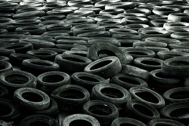 Wave of wasted tires / Ola de neumáticos desgastados