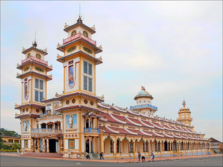 Le grand temple du Caodaïsme (Tay Ninh) | by dalbera