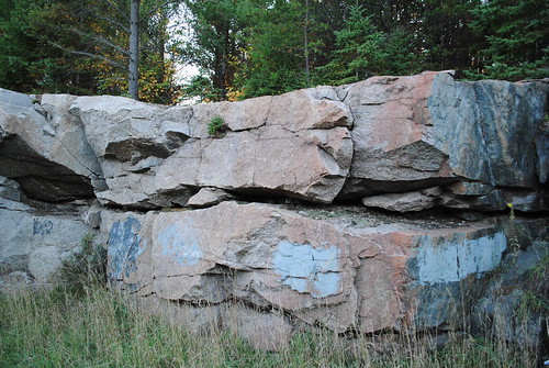 outcrop rock mi nikon october michigan champion granite geology upperpeninsula roadcut uppermichigan igneous 2011 championmine marquettecounty geologytrip d3000 october2011 nikond3000 mineralogytrip