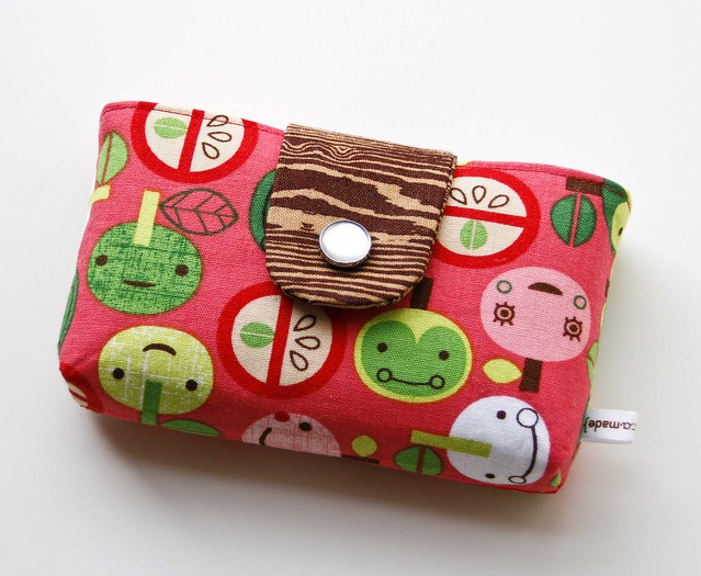 Red Appleville Snappy Tissue Cozy