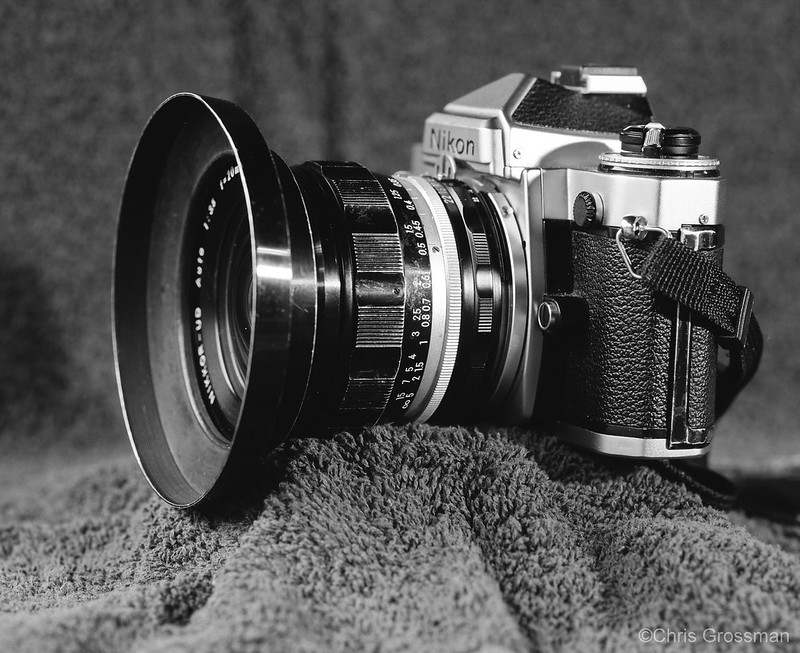 Nikon FE with a NIKKOR-UD Auto 20mm f/3.5 lens and HN-9 - … | Flickr