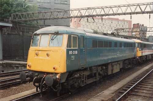 85018 & 87015, Euston | 85018 & 87015 await their next dutie… | Flickr