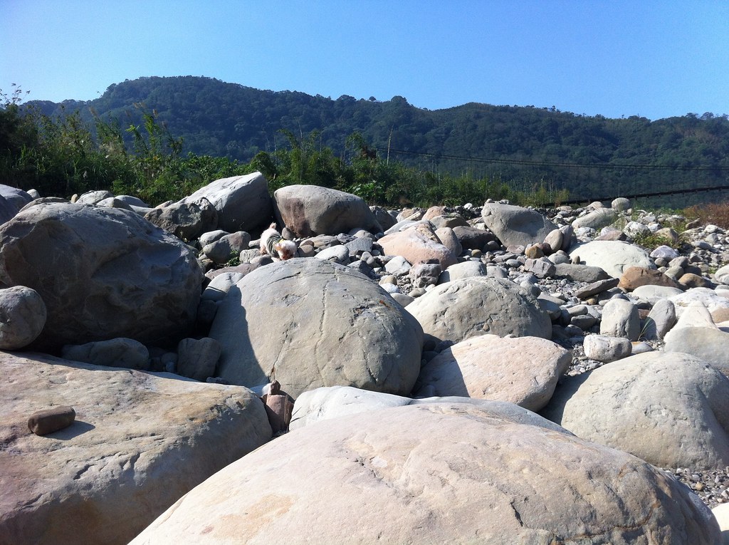 Rocky Riverside Tien Mei | The rocky riverside | Yurii/士兵 | Flickr