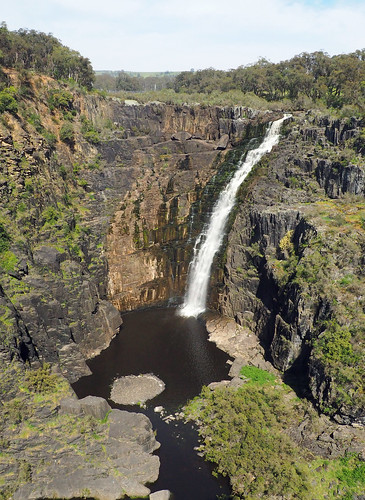 kaptainkobold falls waterfall apsleyfalls oxley river scenery nature landsape gorge geology slate rock