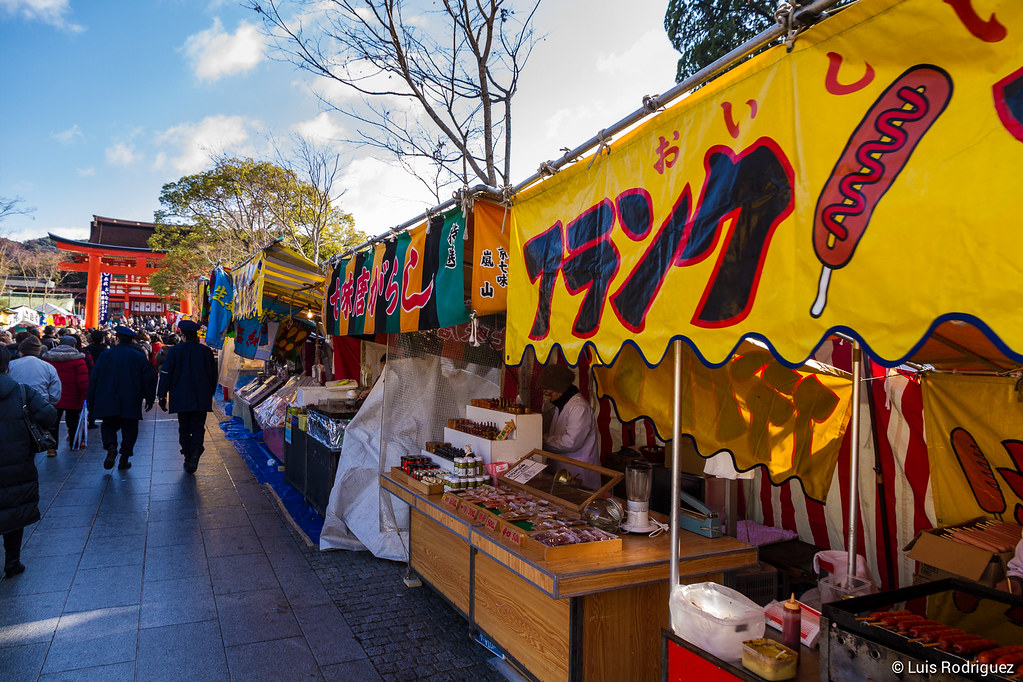 Puestos de comida en Fushimi Inari a principios de a&ntilde;o