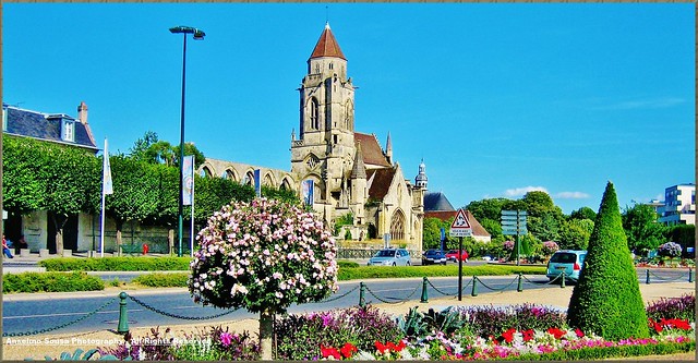 França – Caen – Uma cidade cheia de história… Localizada ao lado da Abbaye aux Hommes em Caen estão as ruínas de St-Etienne-le-Vieux, uma grande igreja medieval destruída na Segunda Guerra Mundial.