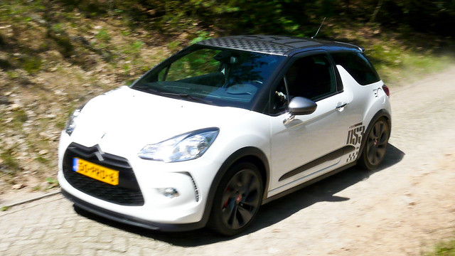 Citroën DS3 Racing: flying by