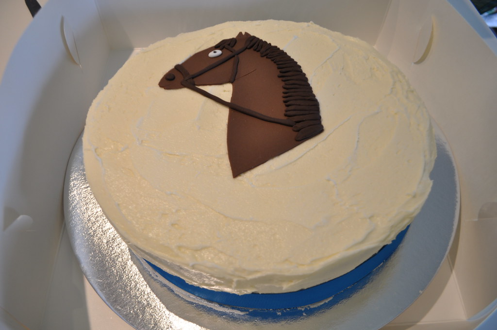 Horse on a cake  Horse cake toppers Horse cake Fondant horse