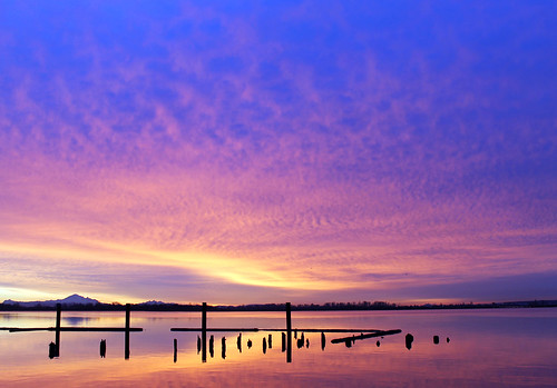 winter colour reflection clouds sunrise bc richmond fraserriver mtbaker