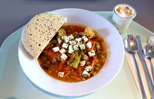 Griechischer Gemüsetopf mit Schafskäse / Greek vegetable stew with feta