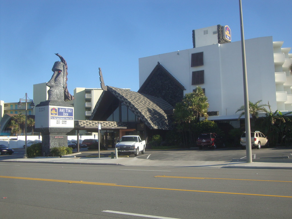 Aku Inn Aku Tiki Inn | After I checked out of my hotel on Sunday mor… | Flickr