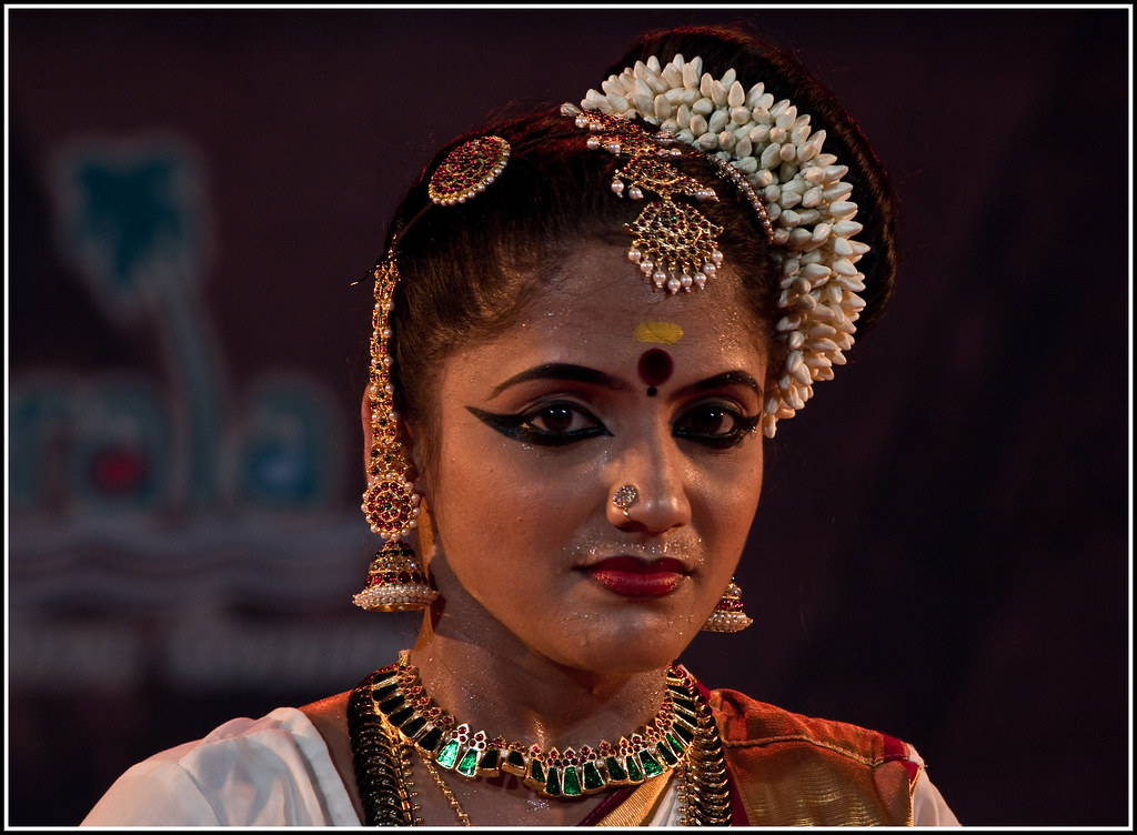 Dare me? | Veena Warrier performing Mohiniyattam at the Nish… | Flickr