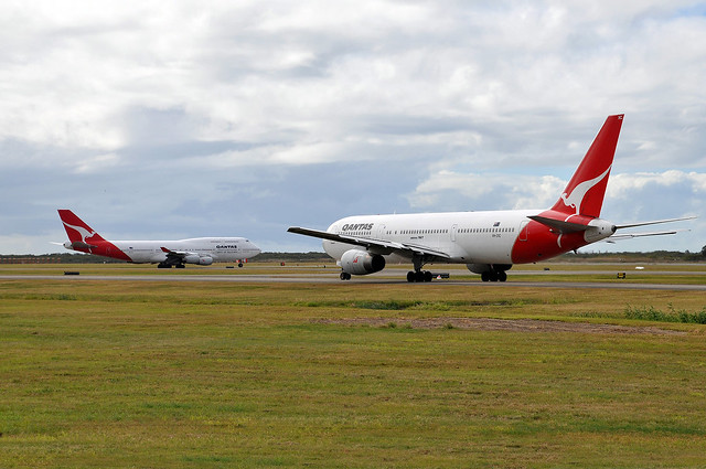 VH-OJI 'Longreach' Boeing 747-438 Qantas & VH-ZXC 'Stanwell Park' Boeing 767-336(ER) Qantas