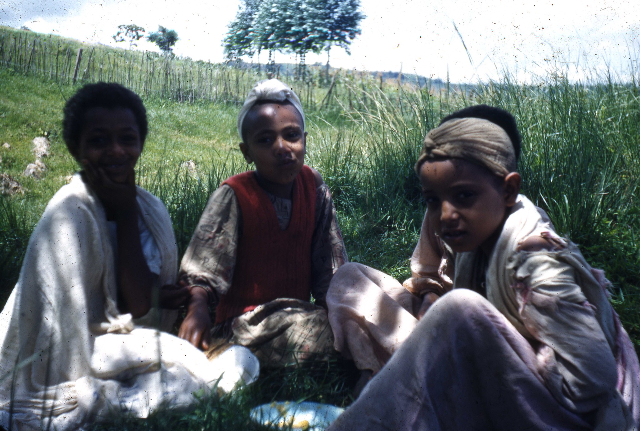 Hege 192 -- 1959 A picnic with elementary students at Bedeno.