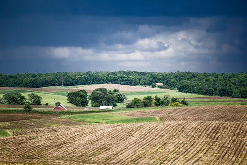Storm Chasin' by Phil Roeder, Thunderstorms rolling through eastern Iowa on Memorial Day weekend.sky cloud storm weather clouds io