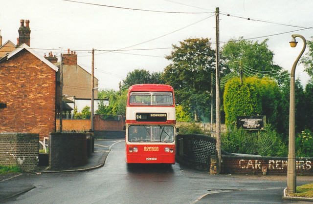 Bowker Bus & Coach - WDA 672T - Negotiating the Trent and Mersey