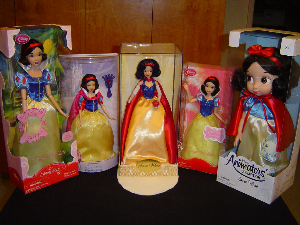 2011 Boxed Disney Snow White Dolls | The 2011 invidually box… | Flickr