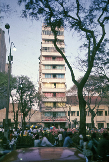 Saigon 66-67 - Chợ hoa Tết năm xưa - HOTEL CATINAT - Phòng trà ĐÊM MÀU HỒNG