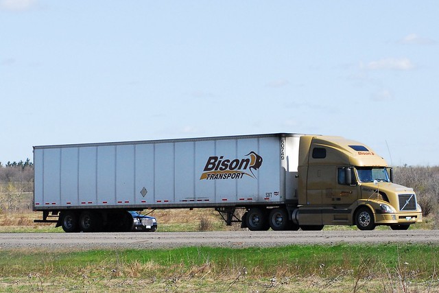 Bison Transport 36610 Volvo truck and Wabash 53 foot dry van trailer 50749 Ottawa, Ontario Canada 050407 ©Ian A. McCord