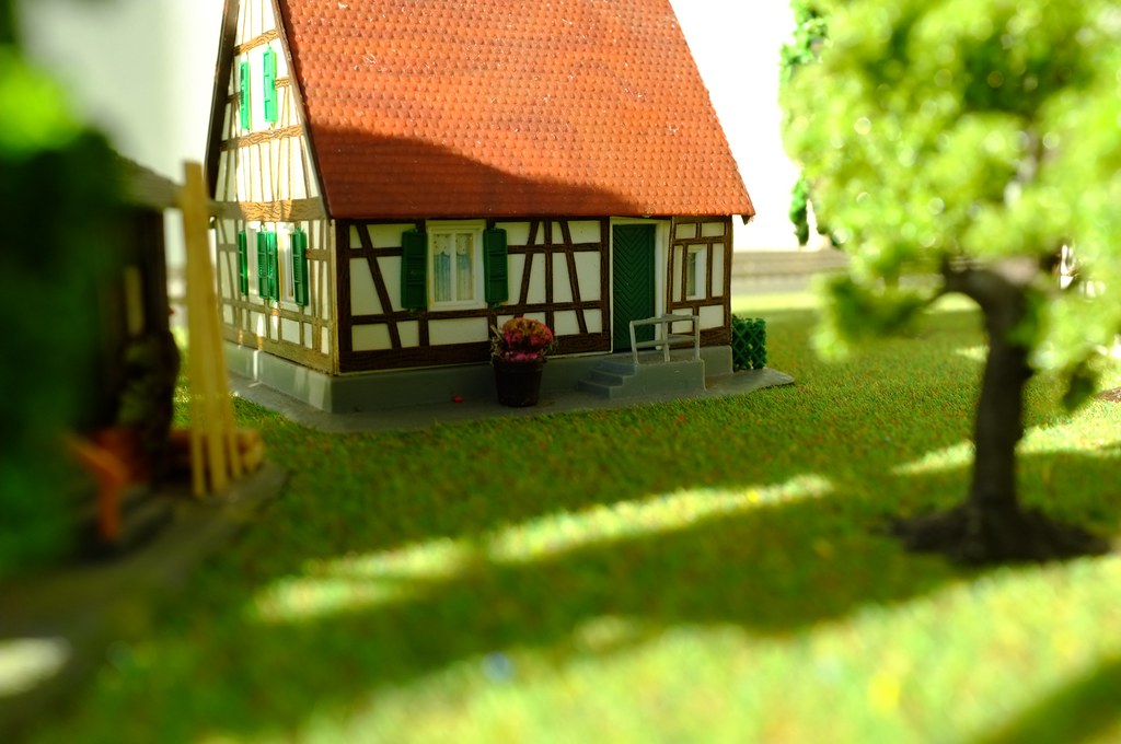 Outland Models Fachwerkhaus Für Modelleisenbahn Z-Skala – Mit Durchgang, 3D-gedruckt