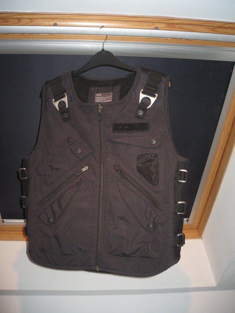 Oakley Adaptable Payload [AP] Vest Men 1.0 | Oakley Adaptabl… | Flickr