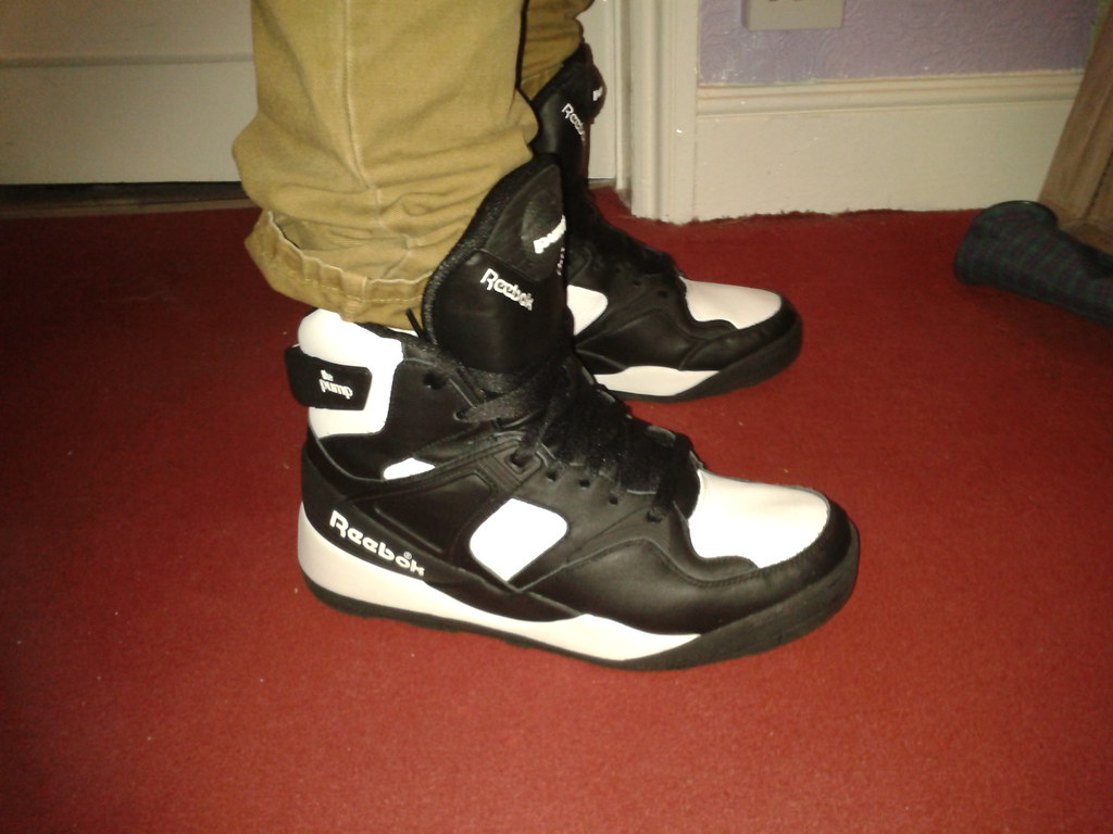 original black reebok pumps