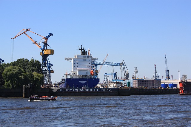 Port activity on the Elbe (Hamburg)