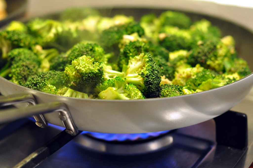 Broccoli med hvidløg og hoisin-sauce