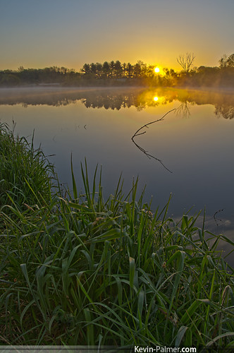 Wet Grass Sunrise by kevin-palmer, - <a href="http://www.kevin-palmer.com" rel="nofollow">www.kevin-palmer.com</a> -
The sun rises ov