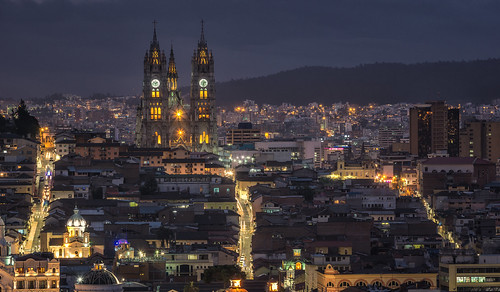 cityscape city skyline urban urbanlandscape buildings quito ecuador southamerica latinoamericana oldcity architecture basilica basílicadelvotonacional longexposure evening dawn highangleview © reiniersnijders ©reiniersnijders